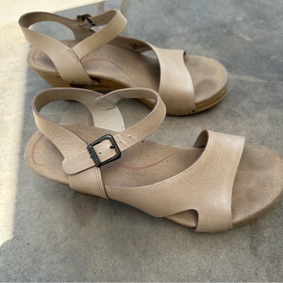 Dansko Tasha Leather Sandals in Natural Nude Size EU 39 US 8.5-9 EUC - Picture 2 of 11